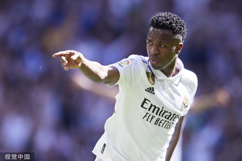 替补席上的 替补席上的