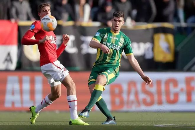 两队在比赛 两队在比赛